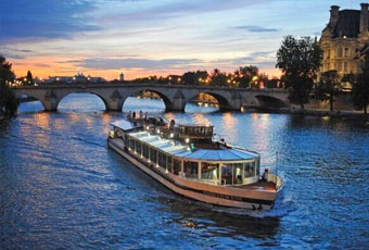 法國旅遊巴黎塞納河