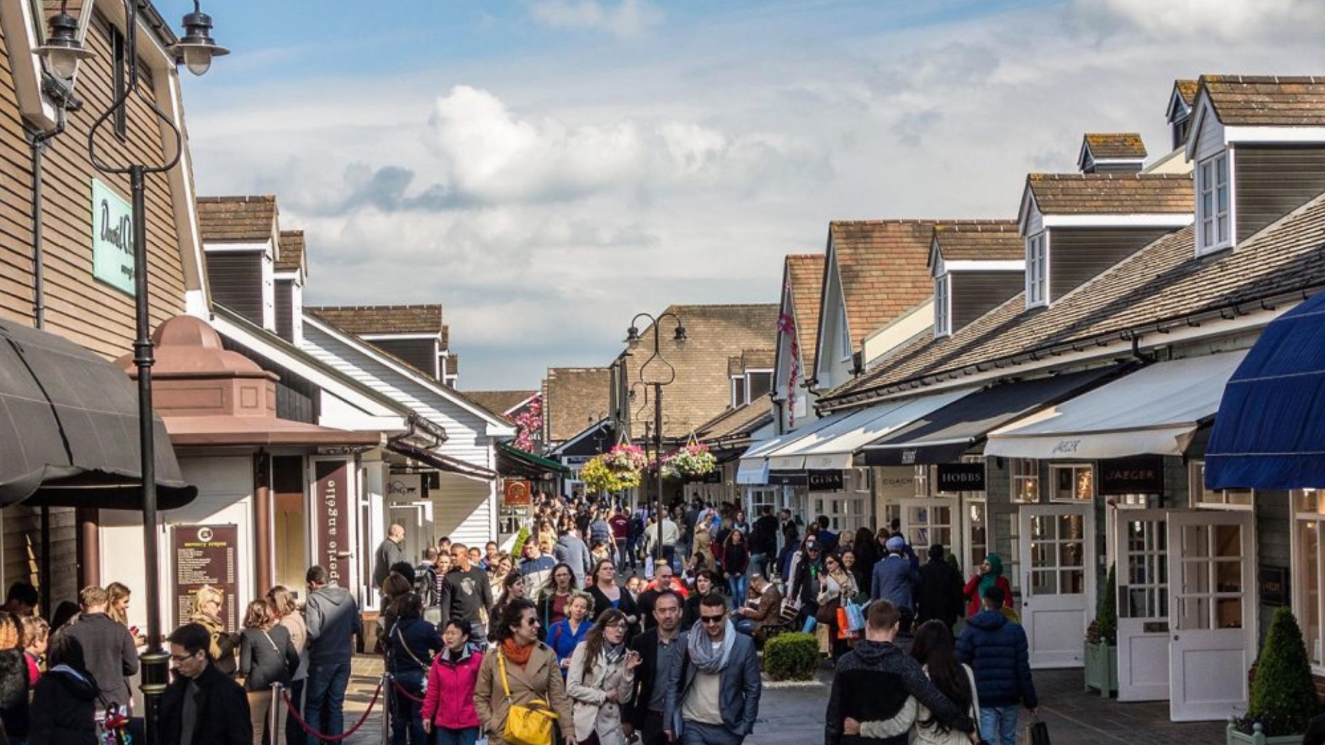 via la vallée village 巴黎河谷購物村