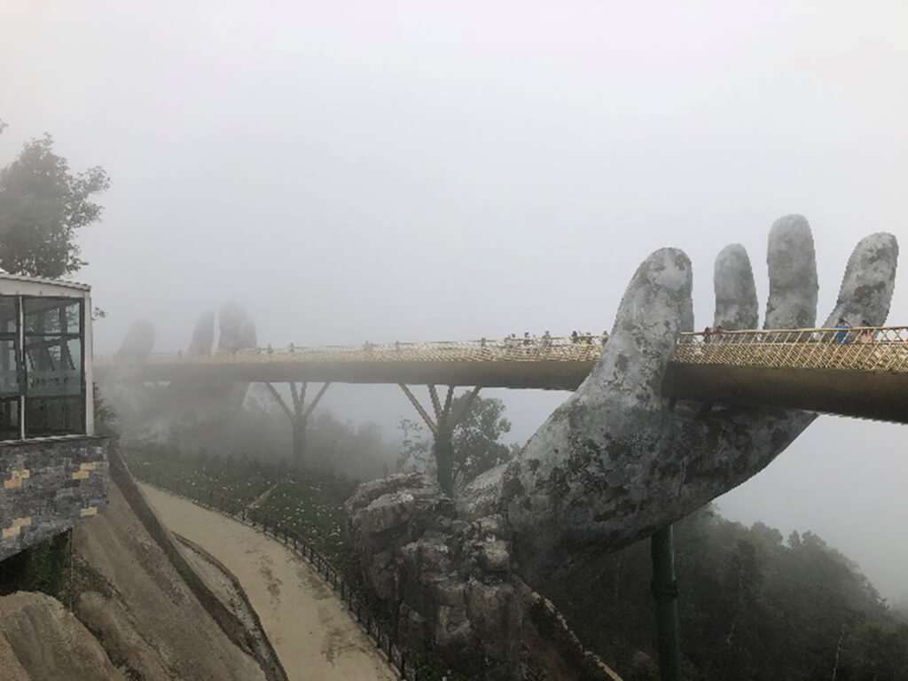 有機會還可以選擇在山上飯店住一晚，另外也有幻想樂園可以帶小朋友去體驗樂園