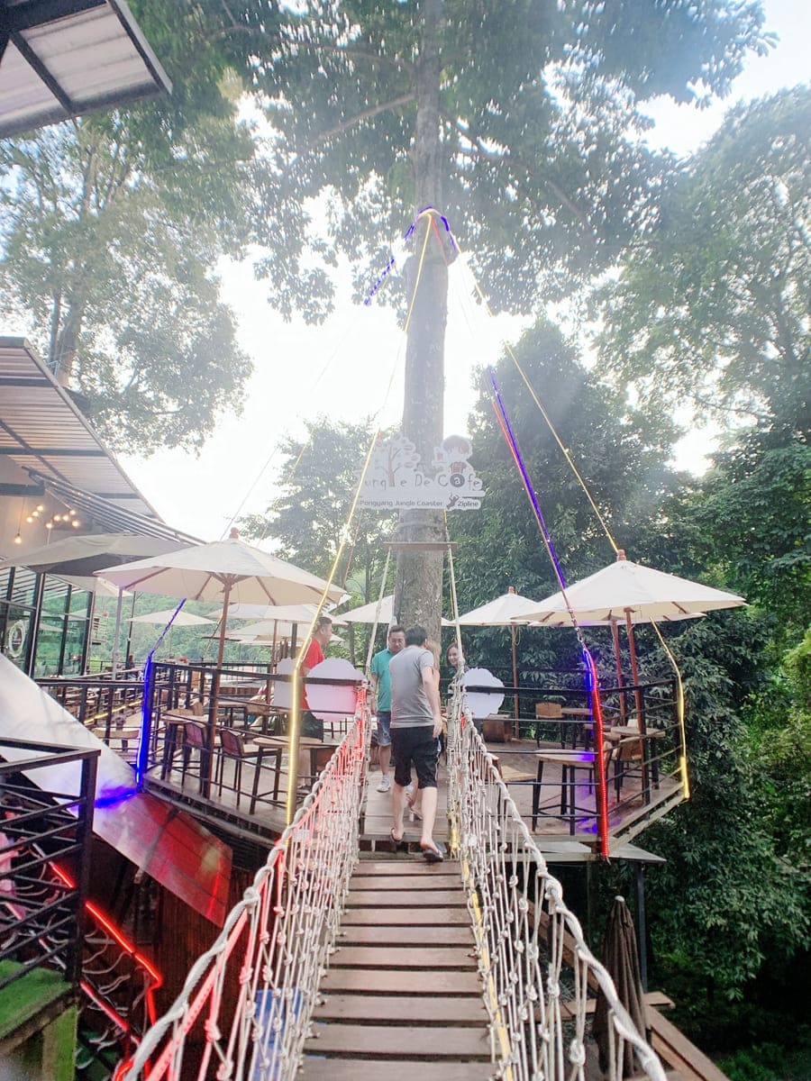 叢林瀑布咖啡廳