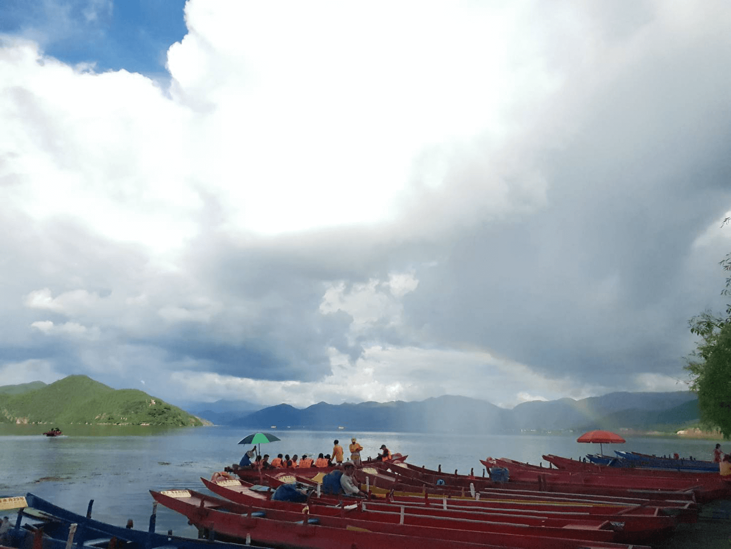 雲南里務比島