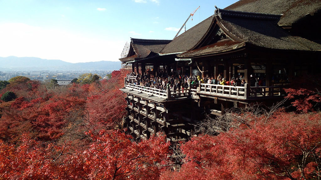 玩賞伏見稻荷大社後，別忘了順遊百年清水寺