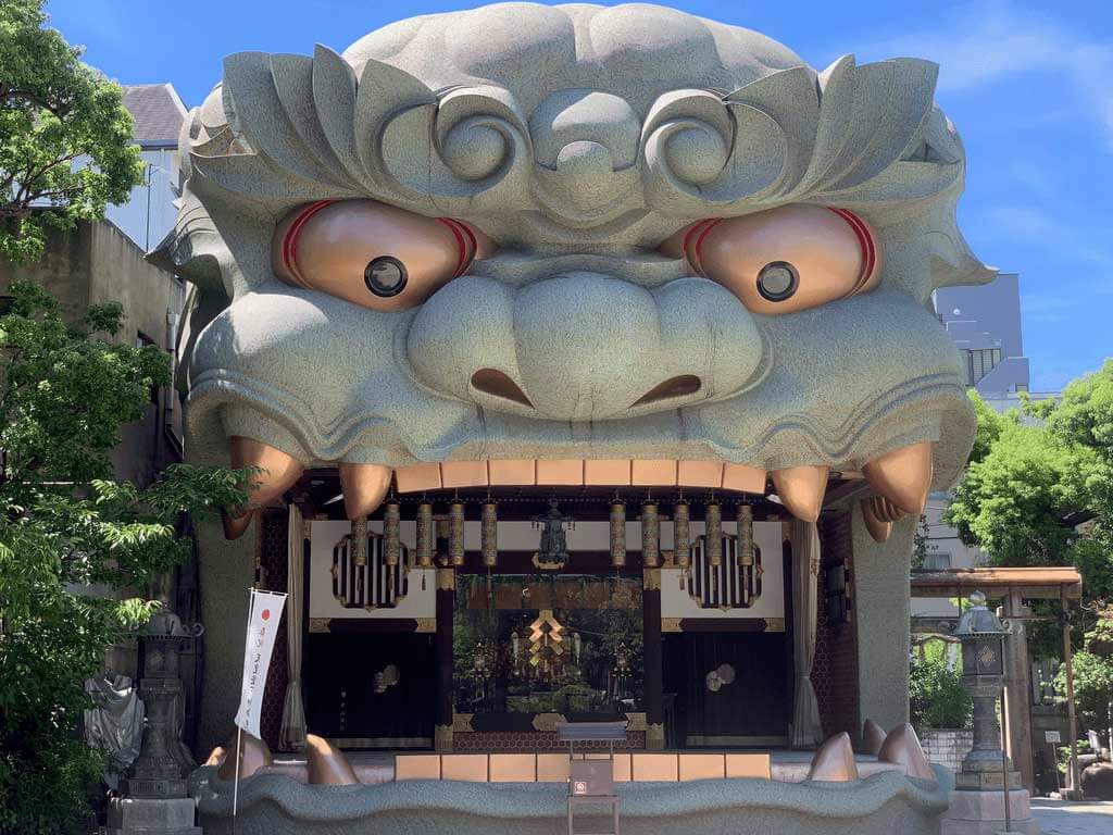 獅頭造型吸睛，難波八阪神社