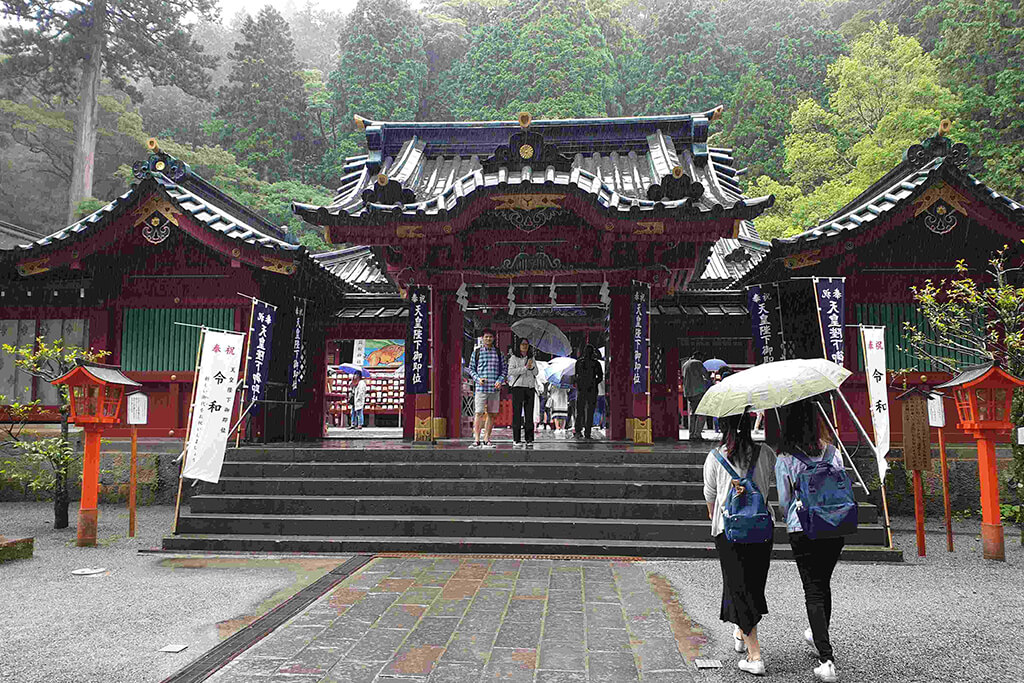 一起到箱根神社旅遊吧