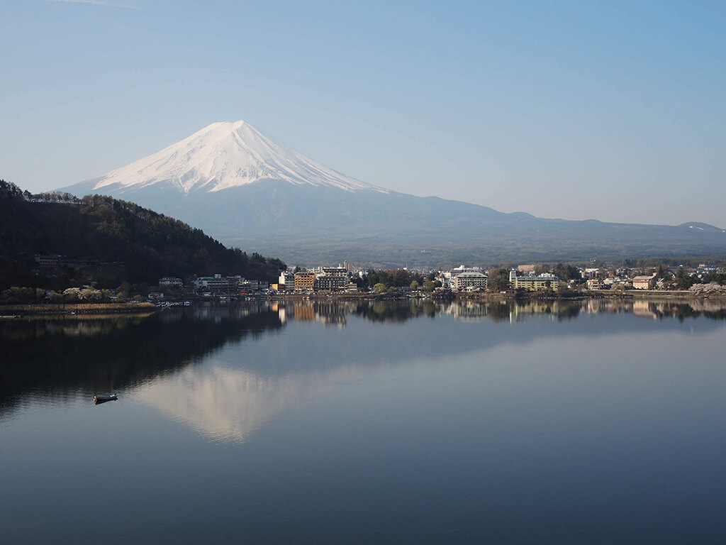 富士五湖分別是山中湖、河口湖、西湖、精進湖以及本栖湖