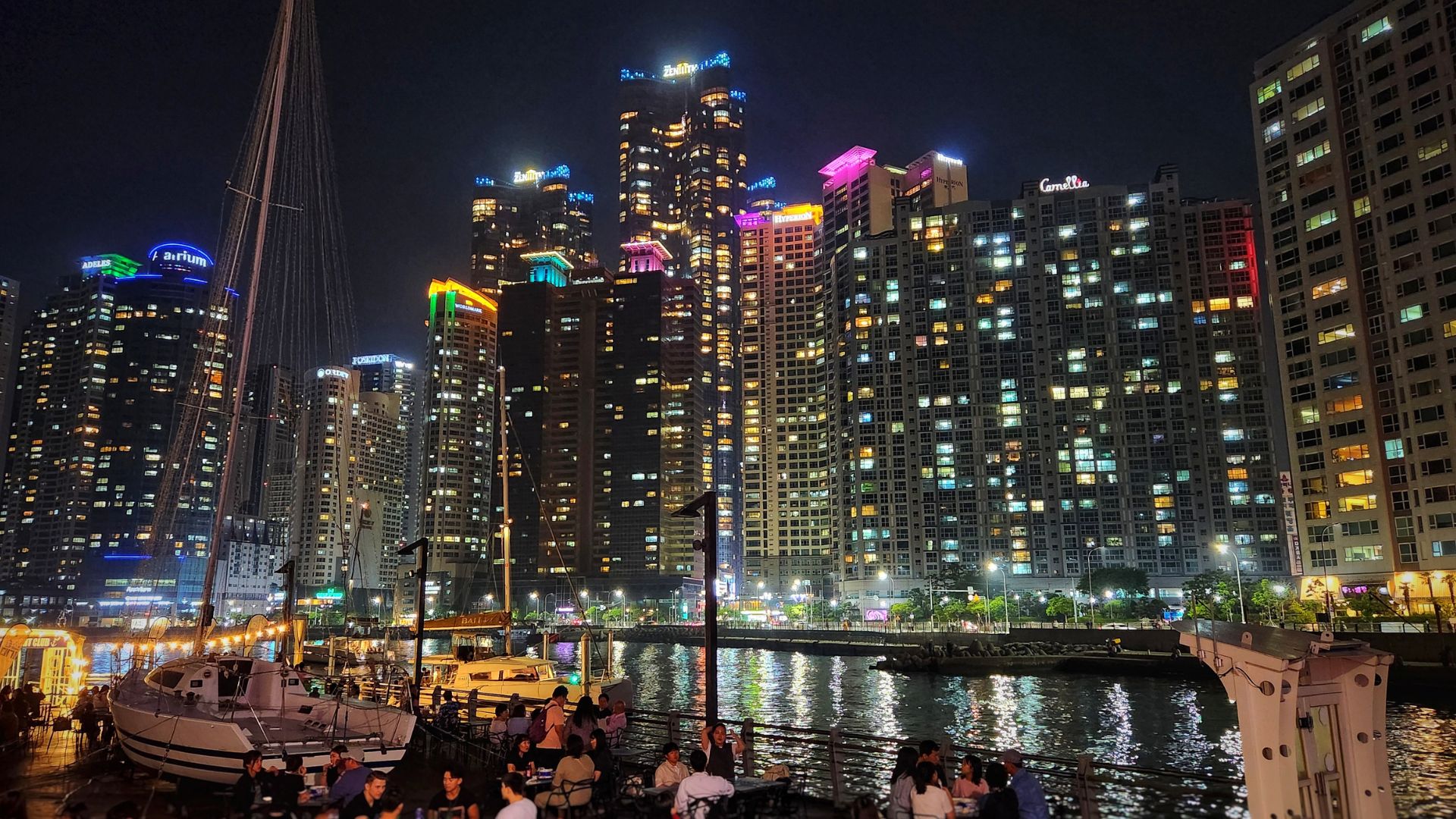 The bay 101水中倒影