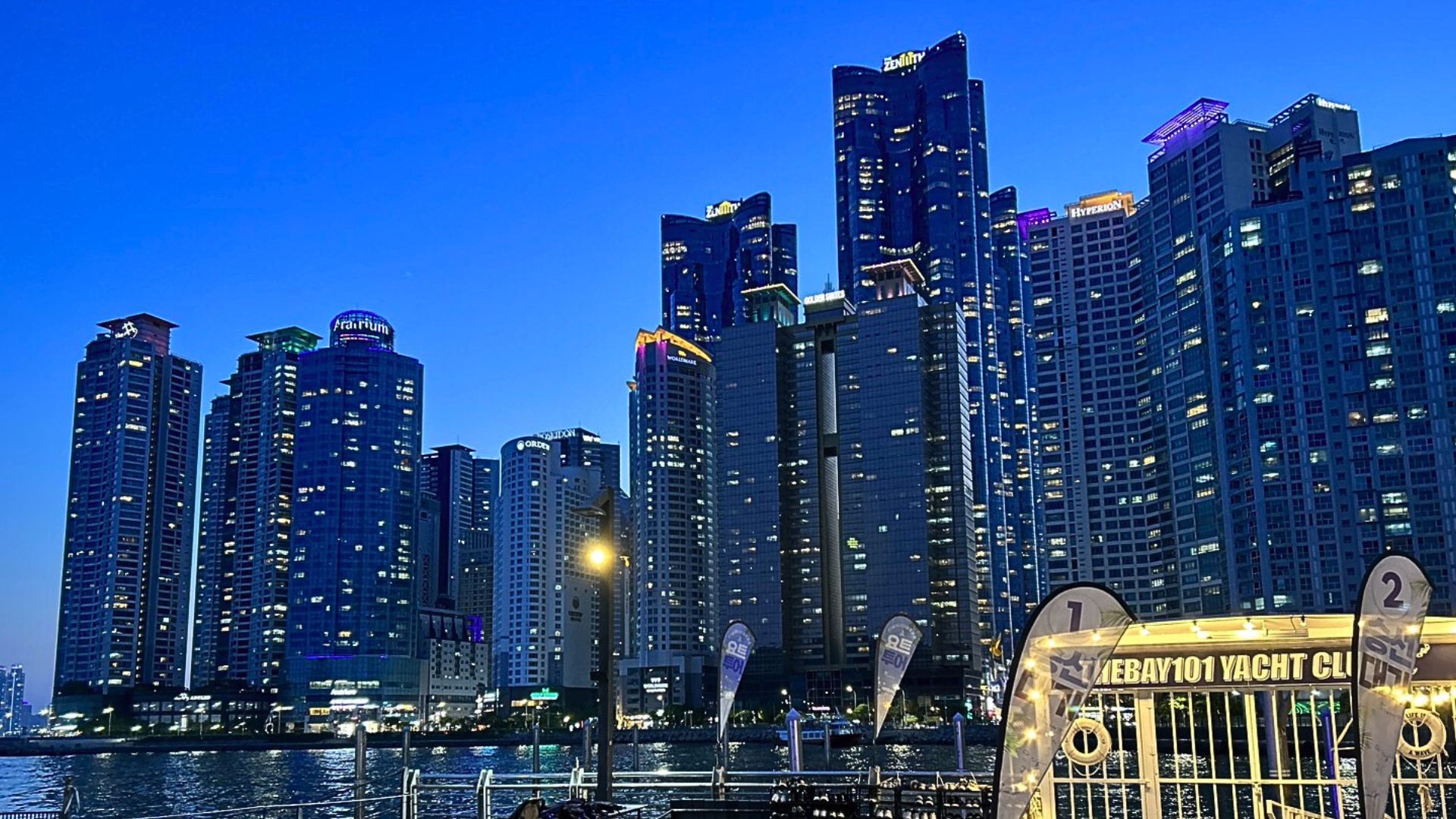 The bay 101水中倒影