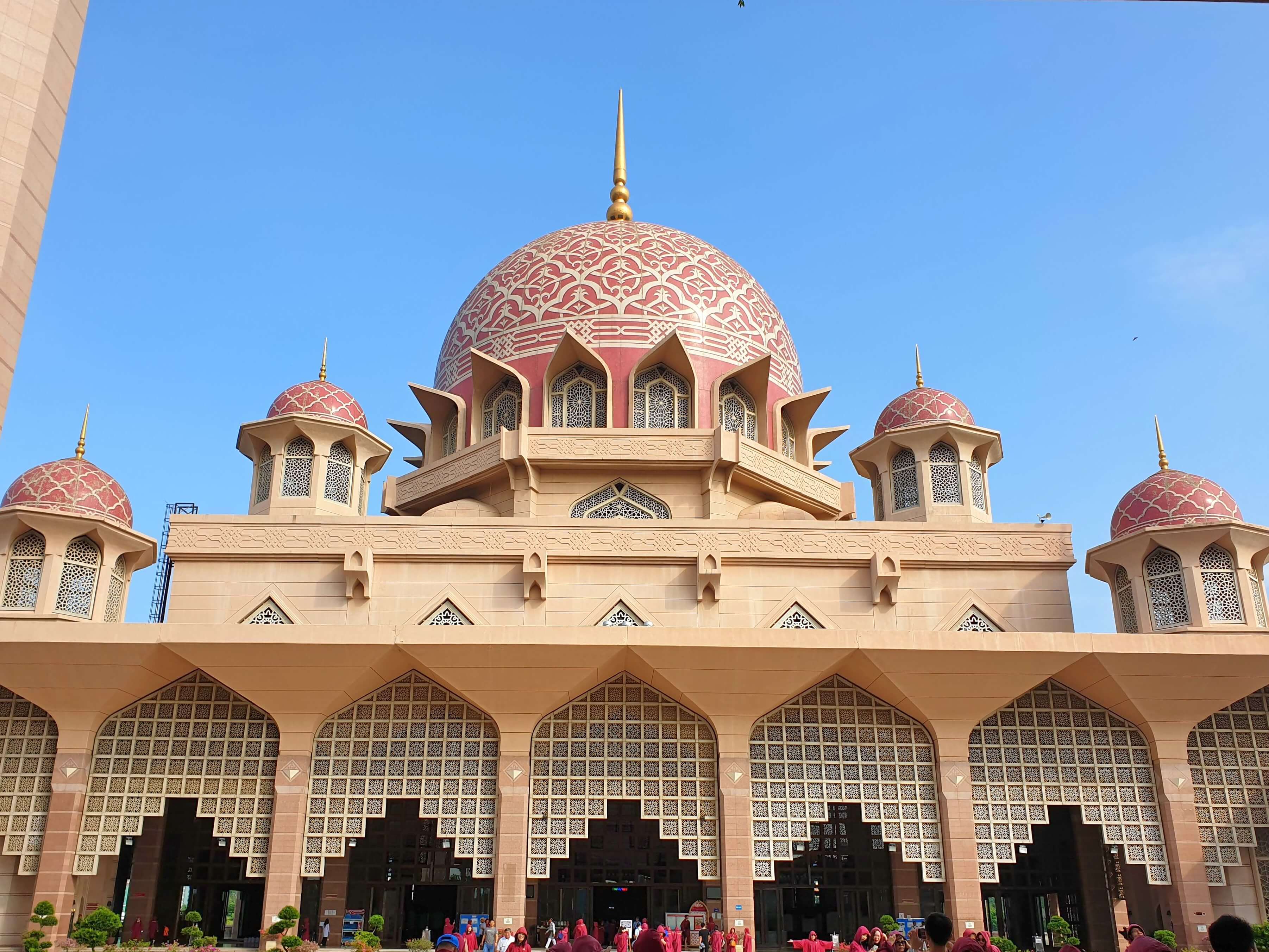 馬來西亞吉隆坡粉紅清真寺外合照