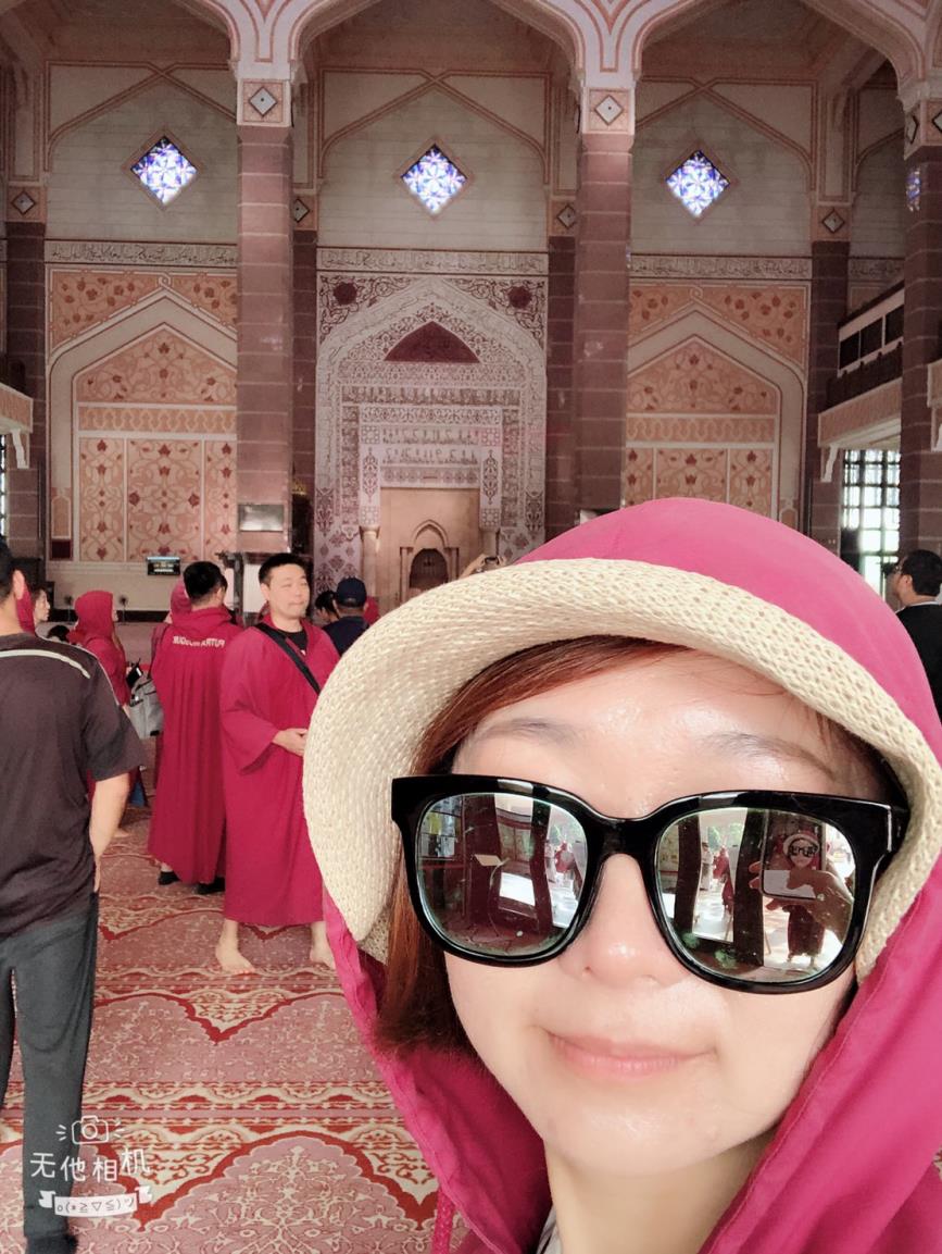馬來西亞吉隆坡粉紅清真寺內部自拍