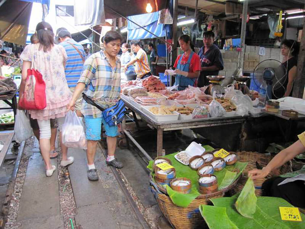 泰國美功鐵道市集