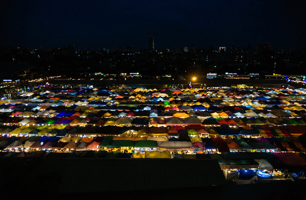 拉差達火車夜市