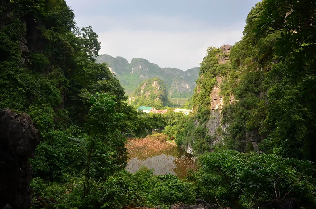 北越寧平碧洞古廟